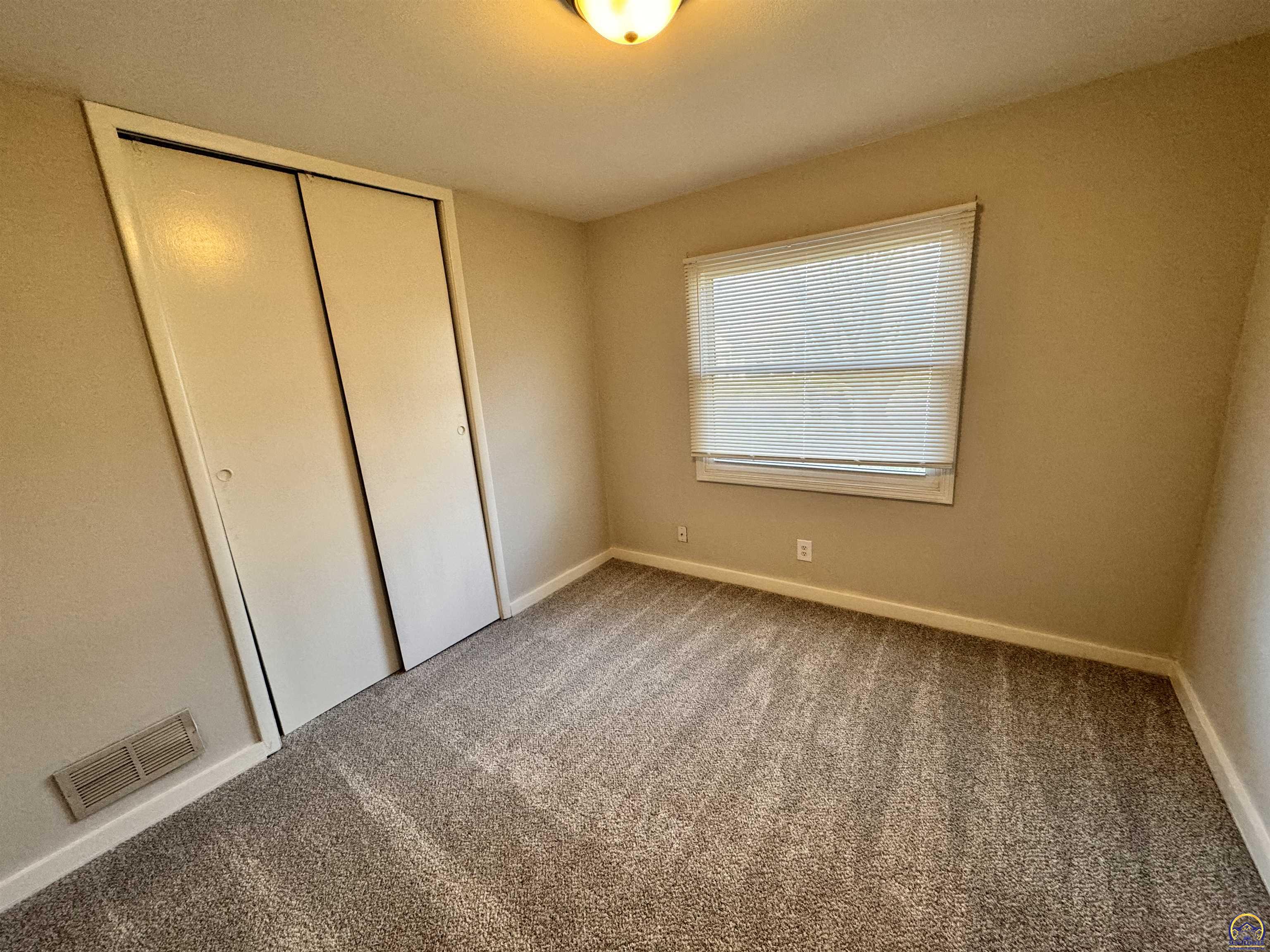 Topeka, Kansas 66611, United States, 3 Bedrooms Bedrooms, ,1 BathroomBathrooms,Residential,Pending,61359