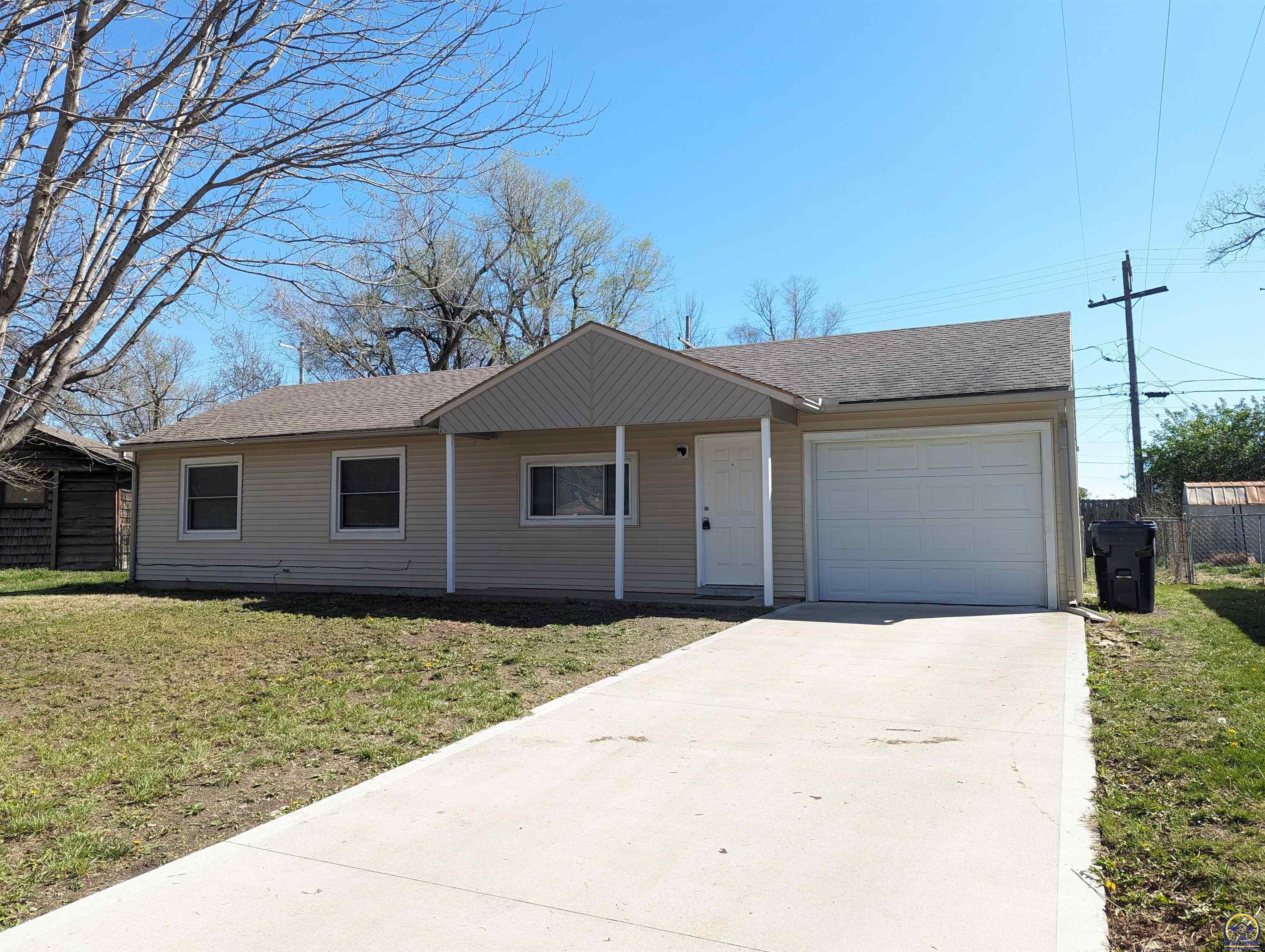 Topeka, Kansas 66611, United States, 3 Bedrooms Bedrooms, ,1 BathroomBathrooms,Residential,Pending,61359