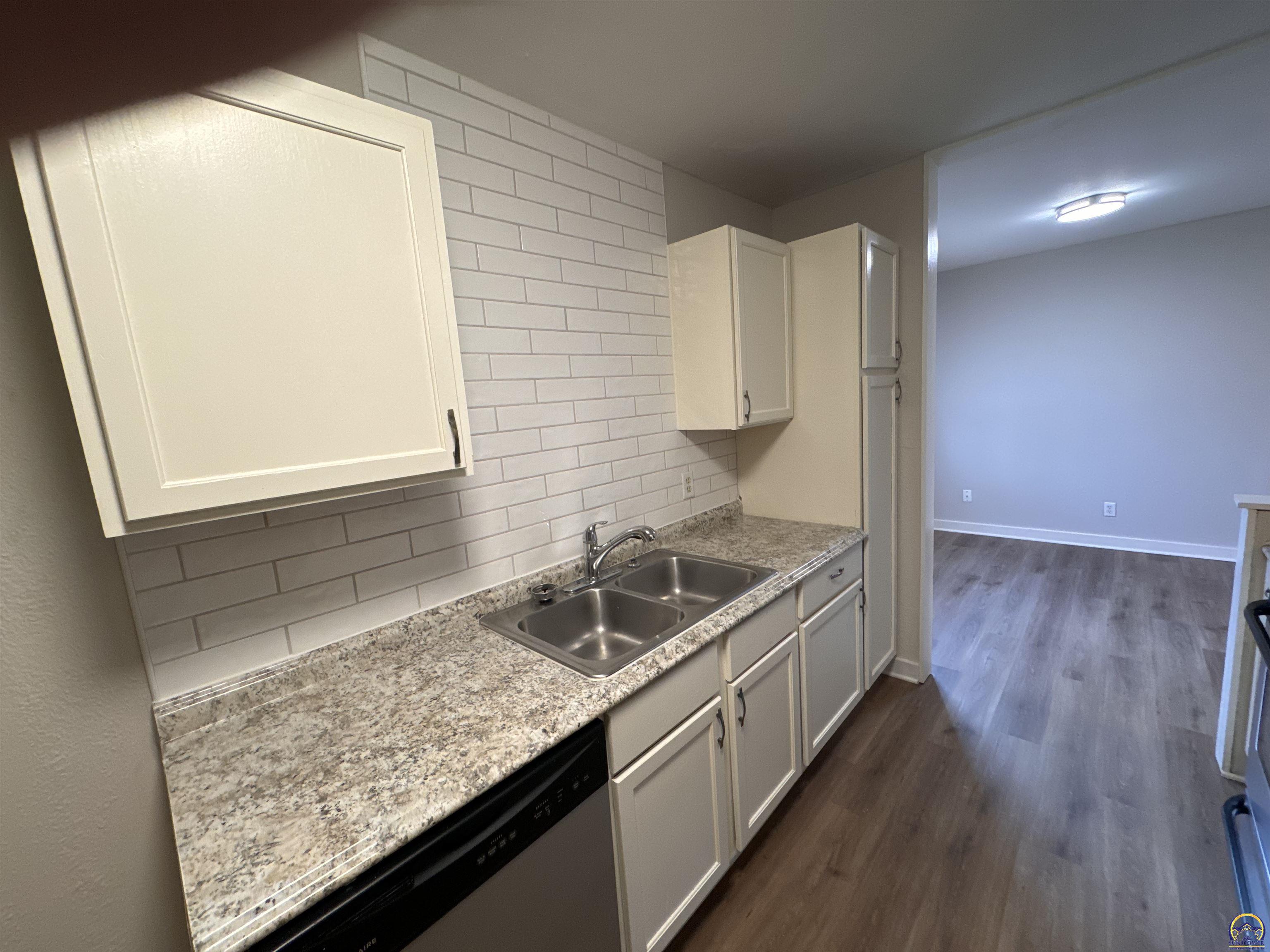 Topeka, Kansas 66611, United States, 3 Bedrooms Bedrooms, ,1 BathroomBathrooms,Residential,Pending,61359