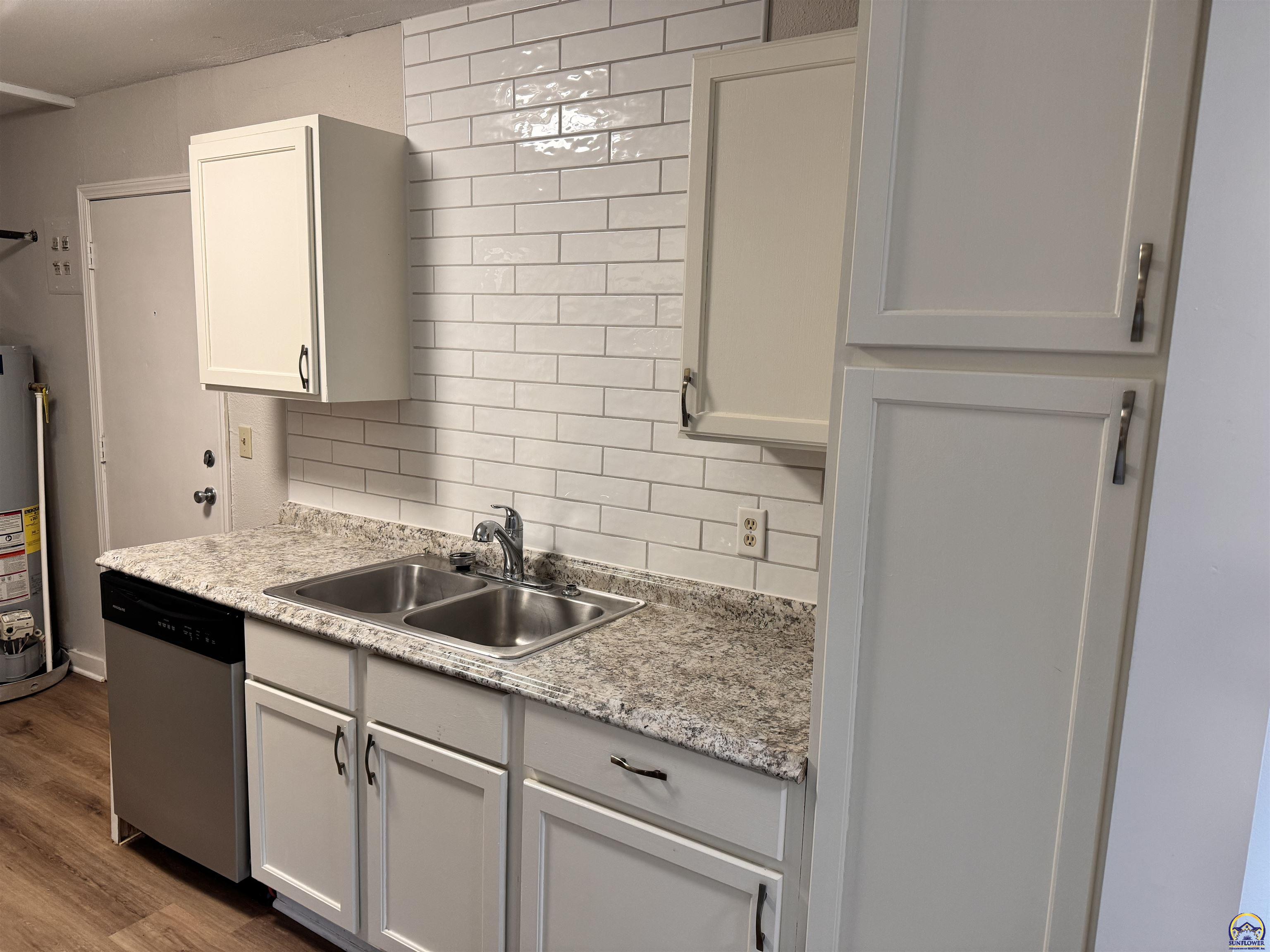 Topeka, Kansas 66611, United States, 3 Bedrooms Bedrooms, ,1 BathroomBathrooms,Residential,Pending,61359