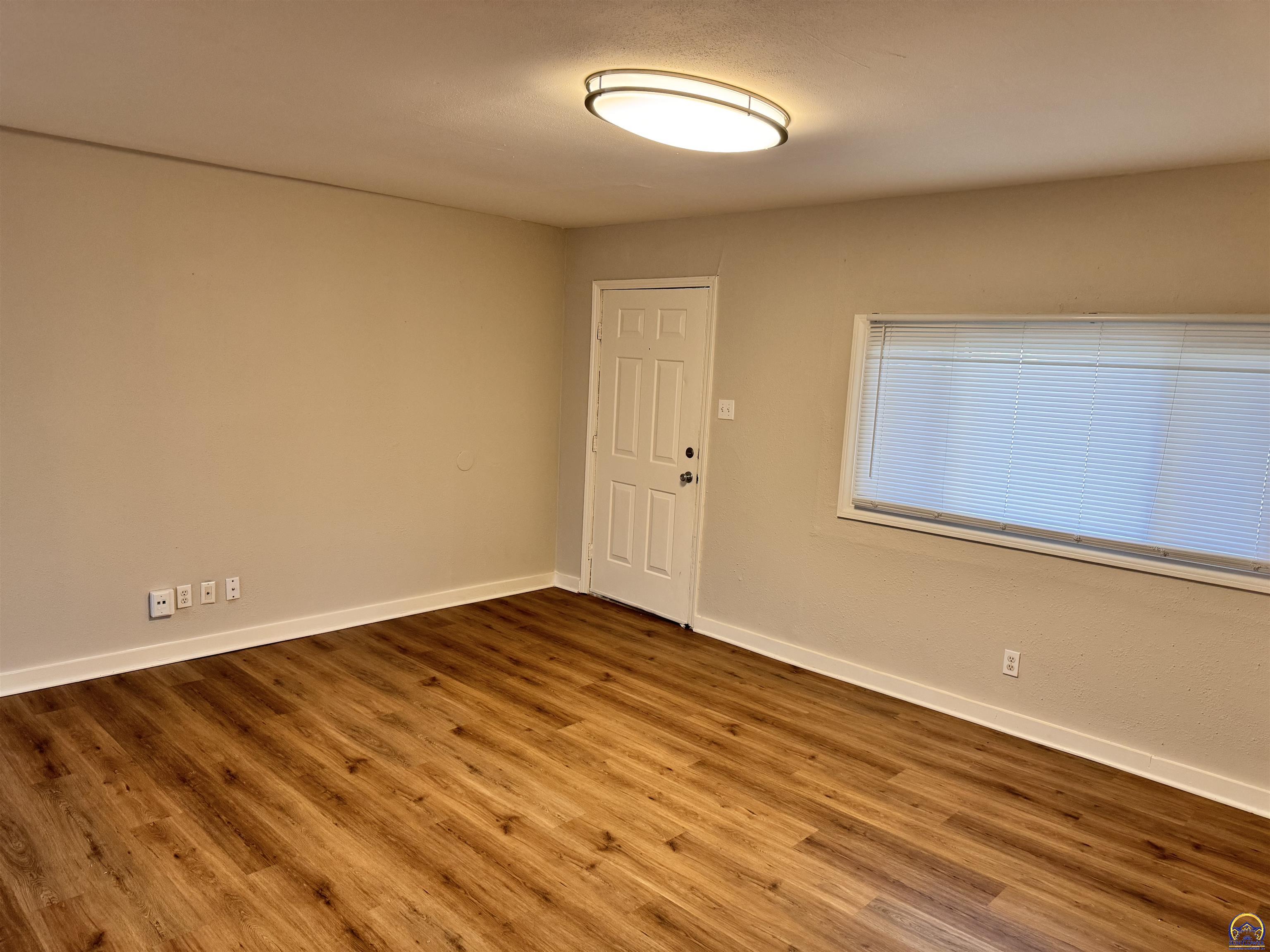 Topeka, Kansas 66611, United States, 3 Bedrooms Bedrooms, ,1 BathroomBathrooms,Residential,Pending,61359