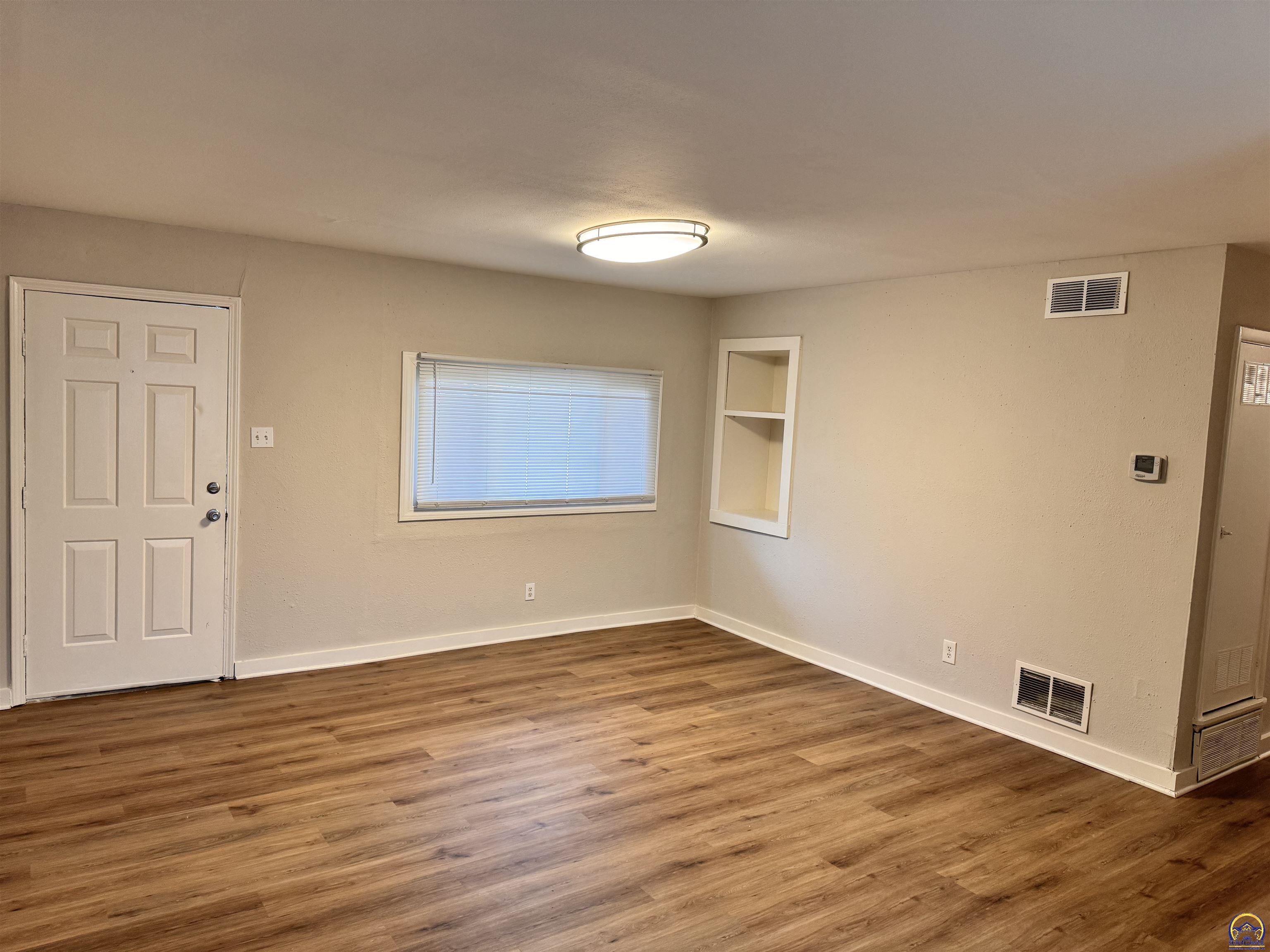 Topeka, Kansas 66611, United States, 3 Bedrooms Bedrooms, ,1 BathroomBathrooms,Residential,Pending,61359