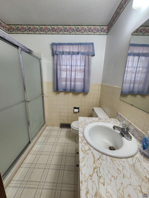 Tiny photo for 811 Homewood St, Emporia, KS 66801 (MLS # 246439)