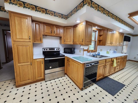Tiny photo for 811 Homewood St, Emporia, KS 66801 (MLS # 246439)