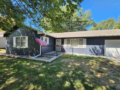 Photo of 811 Homewood St, Emporia, KS 66801 (MLS # 246439)