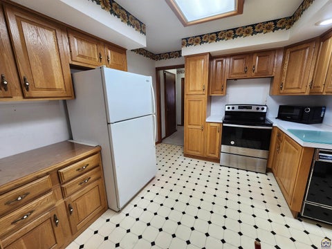 Tiny photo for 811 Homewood St, Emporia, KS 66801 (MLS # 246439)