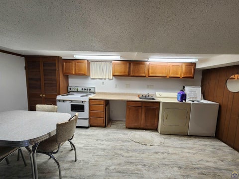 Tiny photo for 811 Homewood St, Emporia, KS 66801 (MLS # 246439)