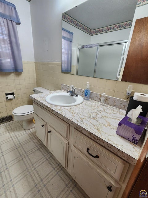 Tiny photo for 811 Homewood St, Emporia, KS 66801 (MLS # 246439)