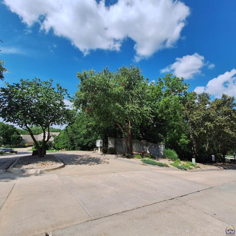 Tiny photo for Lot 0 SW Cottonwood Cir, Topeka, KS 66614 (MLS # 245426)