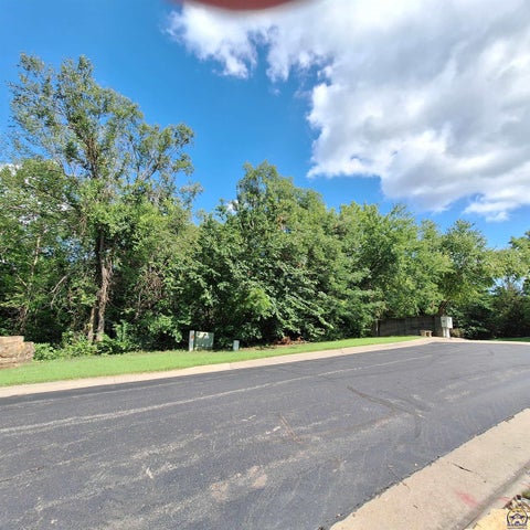 Tiny photo for Lot 0 SW Cottonwood Cir, Topeka, KS 66614 (MLS # 245426)