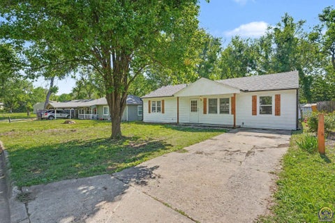 Photo of 3466 SW Clare Ave, Topeka, KS 66611 (MLS # 244254)