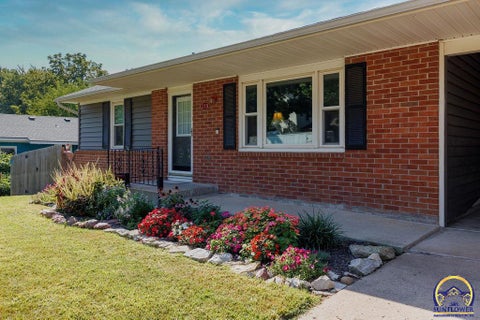 Tiny photo for 115 E 3rd St, Holton, KS 66436 (MLS # 246413)