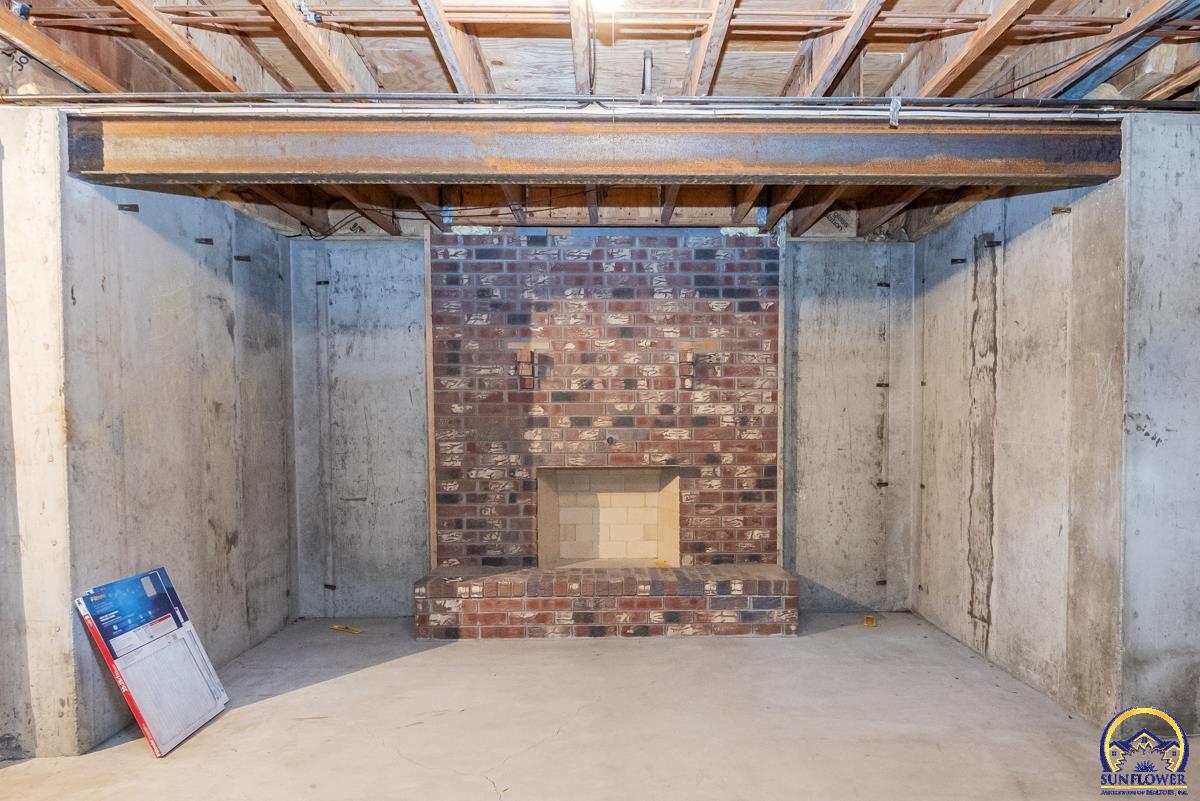 Topeka, Kansas 66605, United States, 3 Bedrooms Bedrooms, ,2 BathroomsBathrooms,Residential,Active,27641