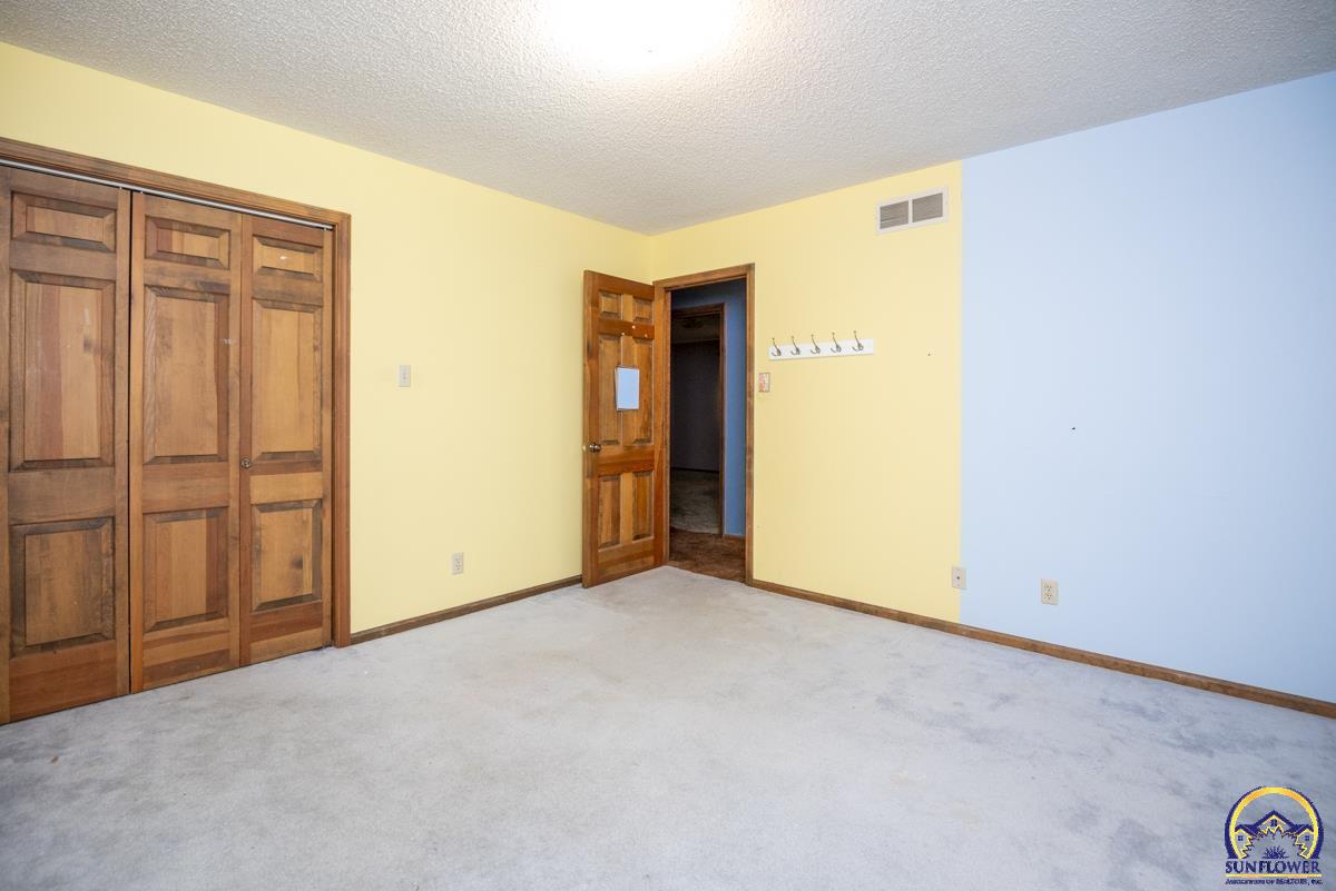 Topeka, Kansas 66605, United States, 3 Bedrooms Bedrooms, ,2 BathroomsBathrooms,Residential,Active,27641