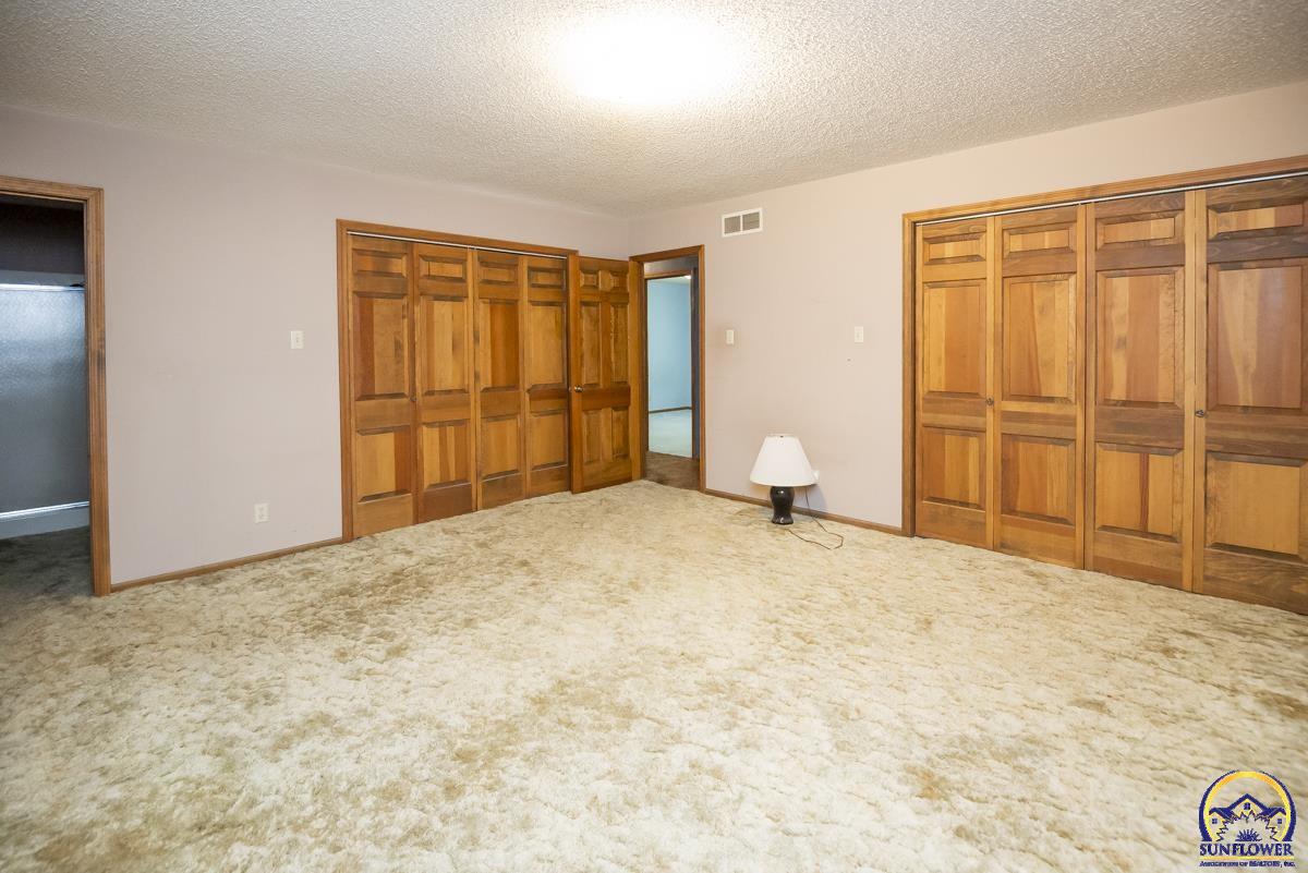 Topeka, Kansas 66605, United States, 3 Bedrooms Bedrooms, ,2 BathroomsBathrooms,Residential,Active,27641