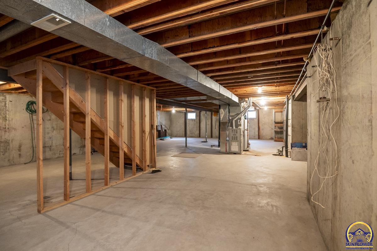 Topeka, Kansas 66605, United States, 3 Bedrooms Bedrooms, ,2 BathroomsBathrooms,Residential,Active,27641