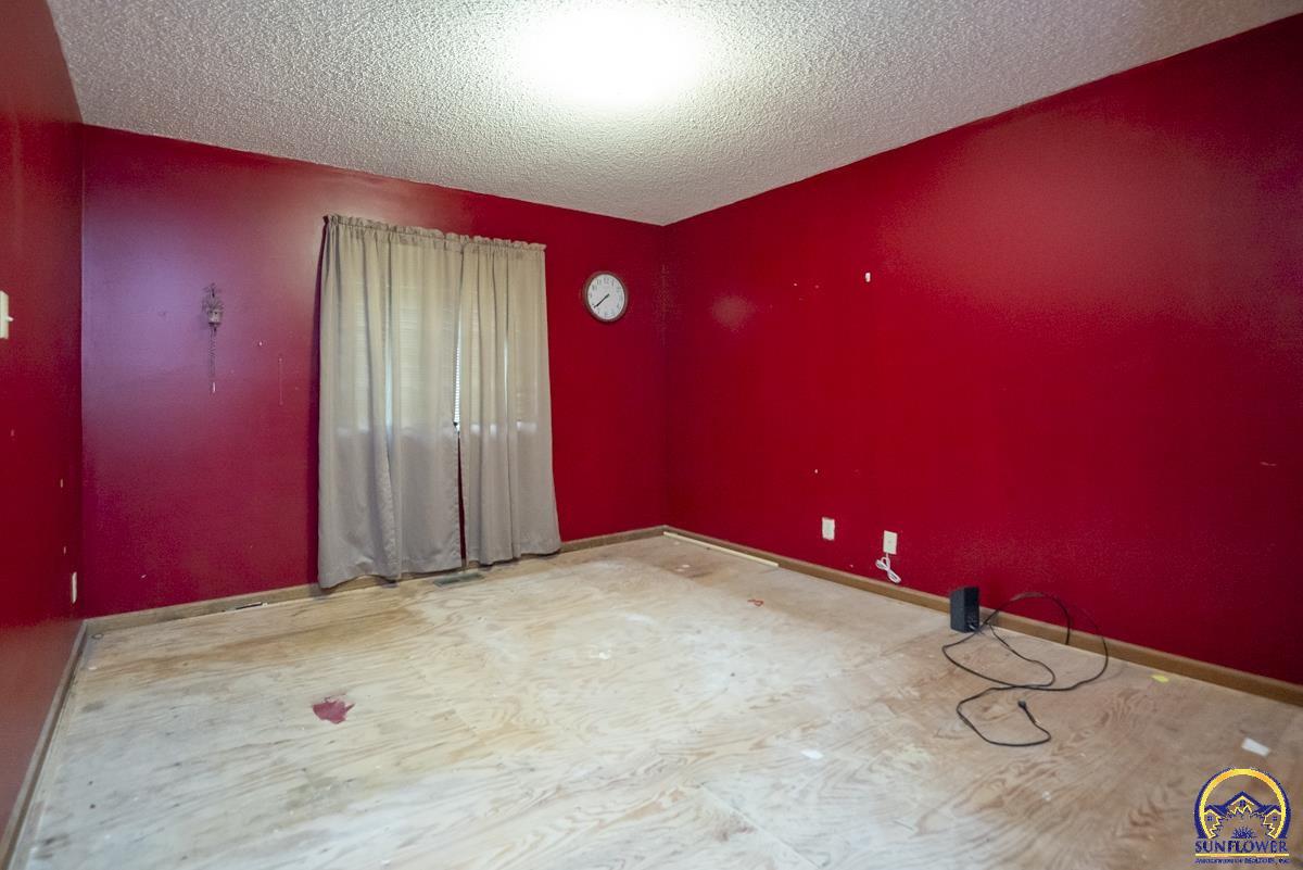 Topeka, Kansas 66605, United States, 3 Bedrooms Bedrooms, ,2 BathroomsBathrooms,Residential,Active,27641