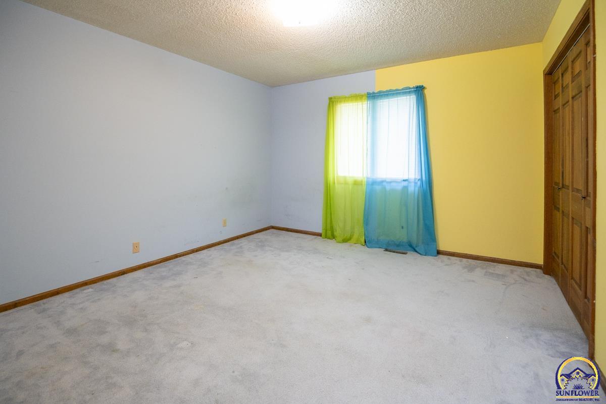 Topeka, Kansas 66605, United States, 3 Bedrooms Bedrooms, ,2 BathroomsBathrooms,Residential,Active,27641