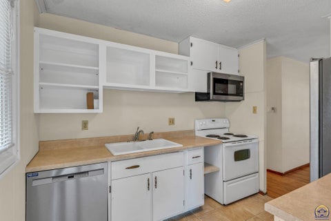 Tiny photo for 3129 SW Grand Ct, Topeka, KS 66614 (MLS # 246713)
