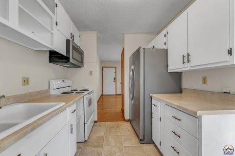 Tiny photo for 3129 SW Grand Ct, Topeka, KS 66614 (MLS # 246713)