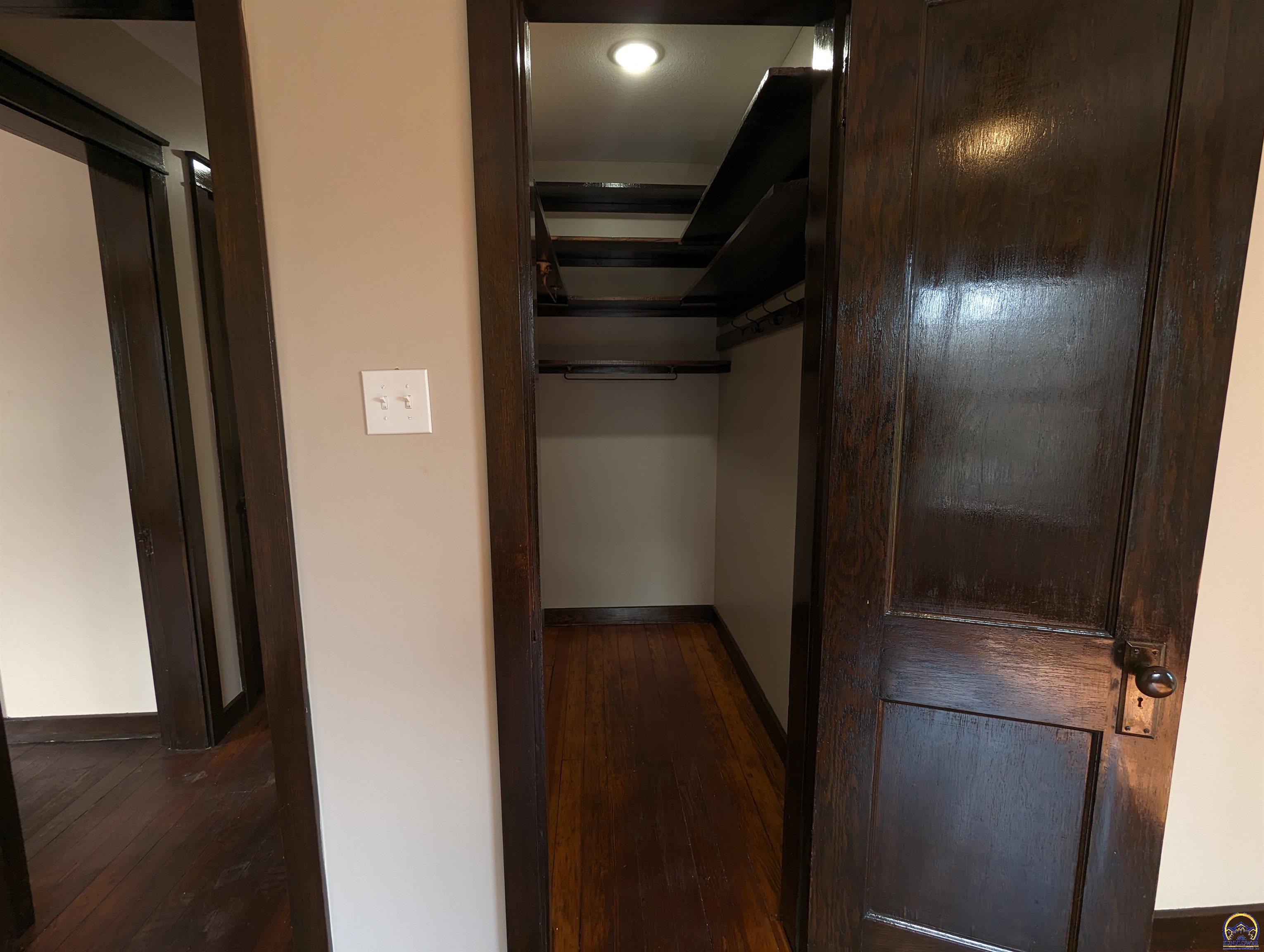 Topeka, Kansas 66604, United States, 3 Bedrooms Bedrooms, ,2 BathroomsBathrooms,Residential,Pending,62102