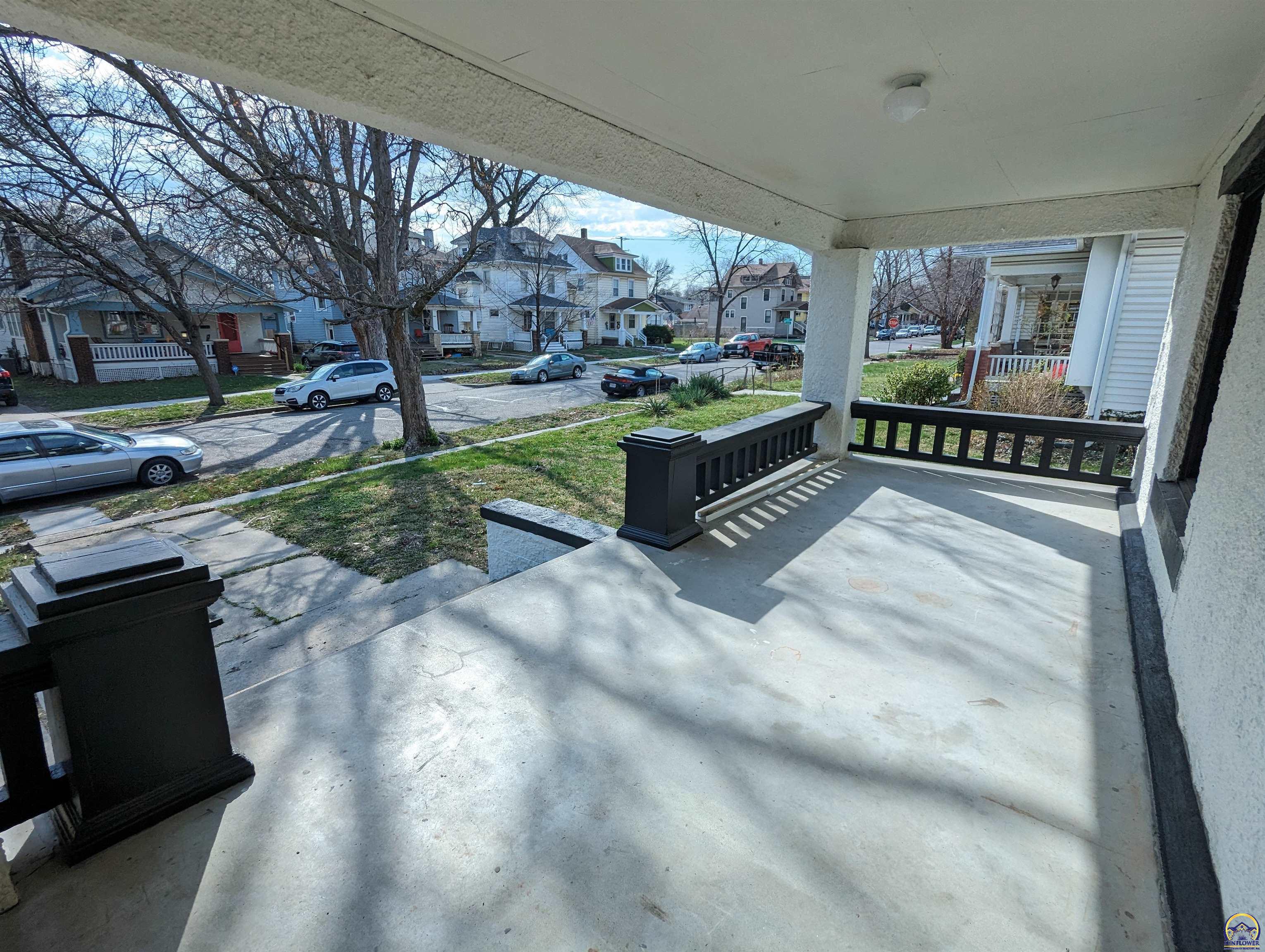 Topeka, Kansas 66604, United States, 3 Bedrooms Bedrooms, ,2 BathroomsBathrooms,Residential,Pending,62102