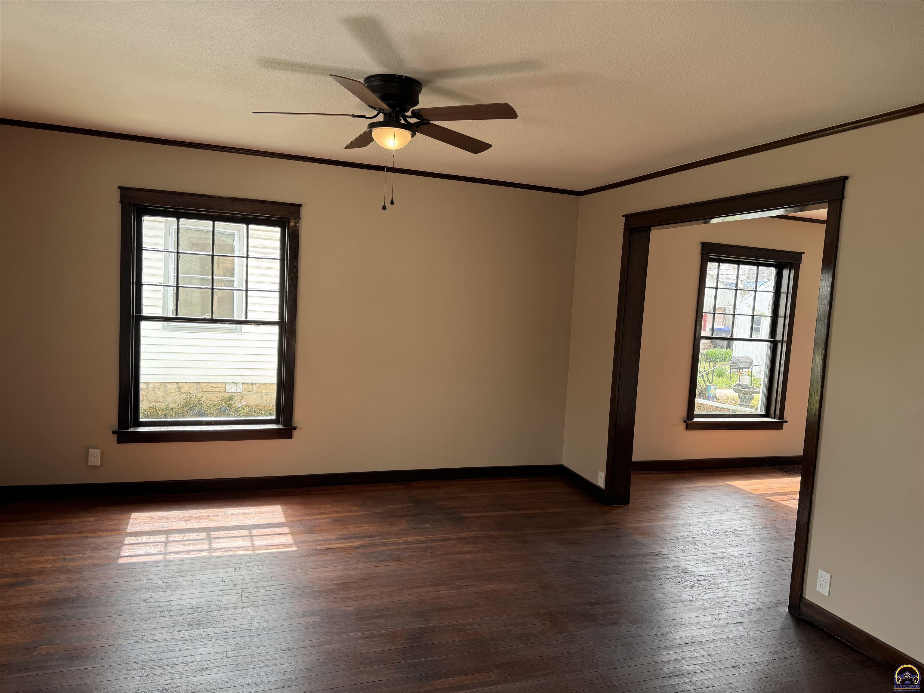 Topeka, Kansas 66604, United States, 3 Bedrooms Bedrooms, ,2 BathroomsBathrooms,Residential,Pending,62102