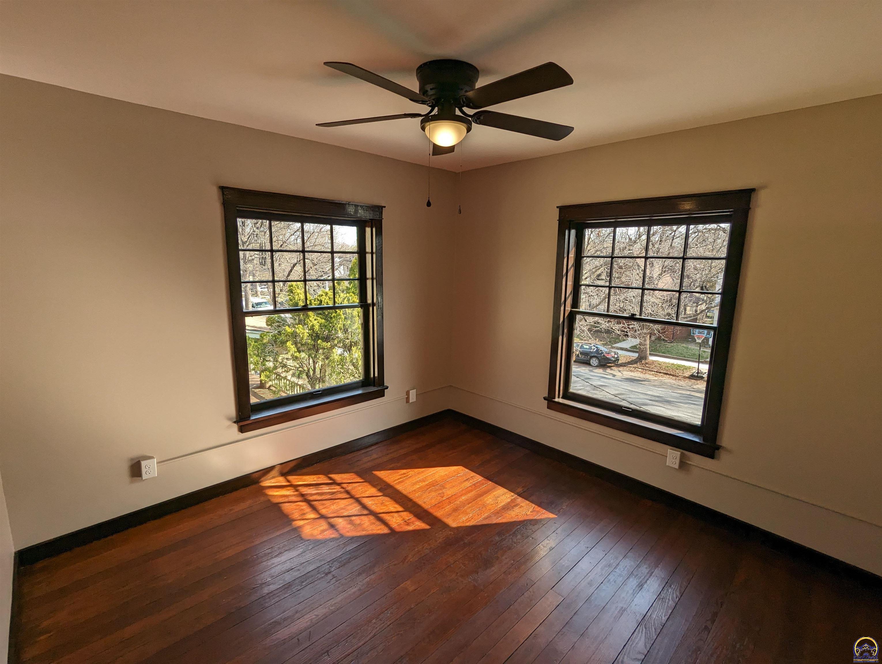 Topeka, Kansas 66604, United States, 3 Bedrooms Bedrooms, ,2 BathroomsBathrooms,Residential,Pending,62102