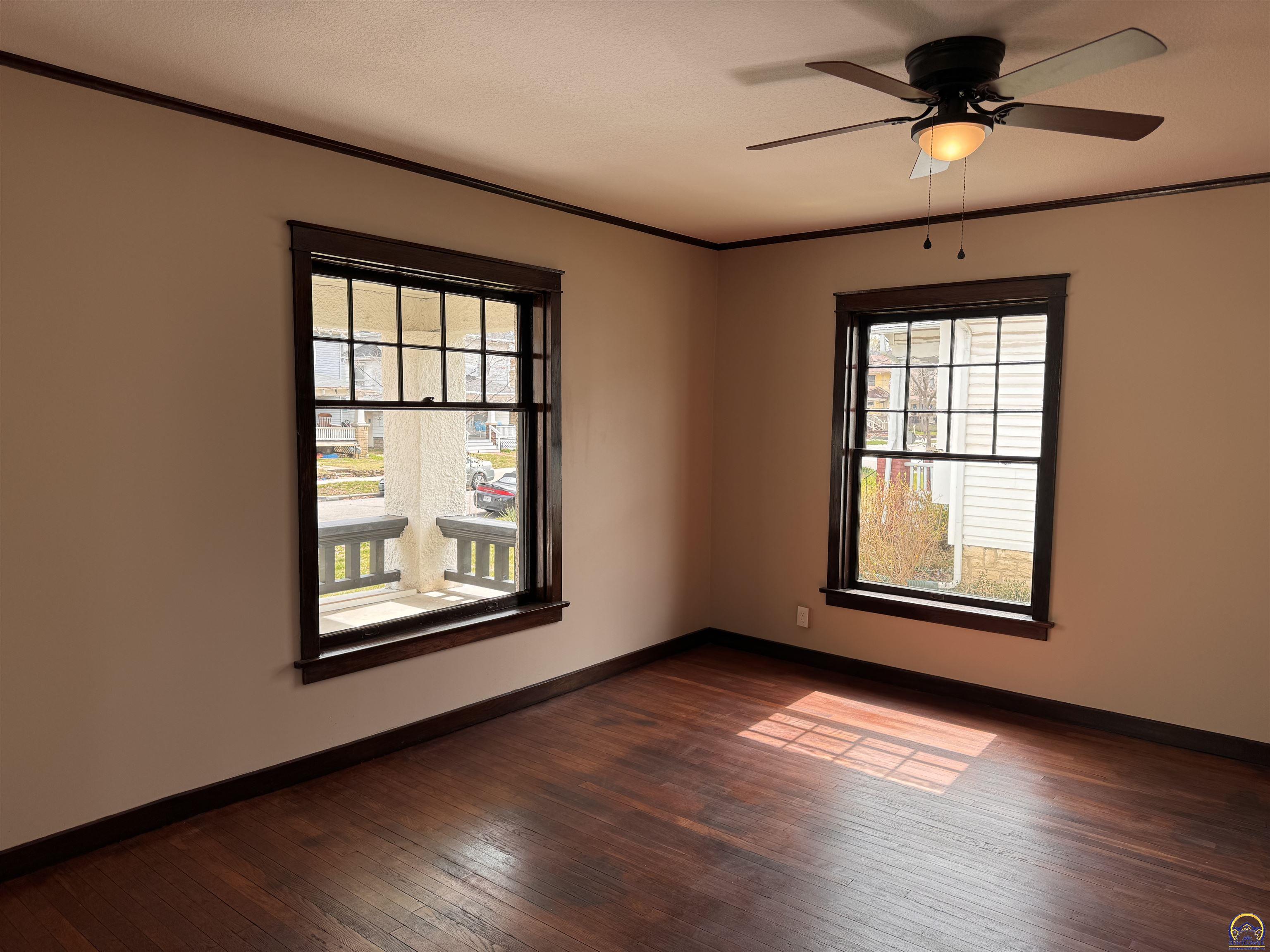 Topeka, Kansas 66604, United States, 3 Bedrooms Bedrooms, ,2 BathroomsBathrooms,Residential,Pending,62102