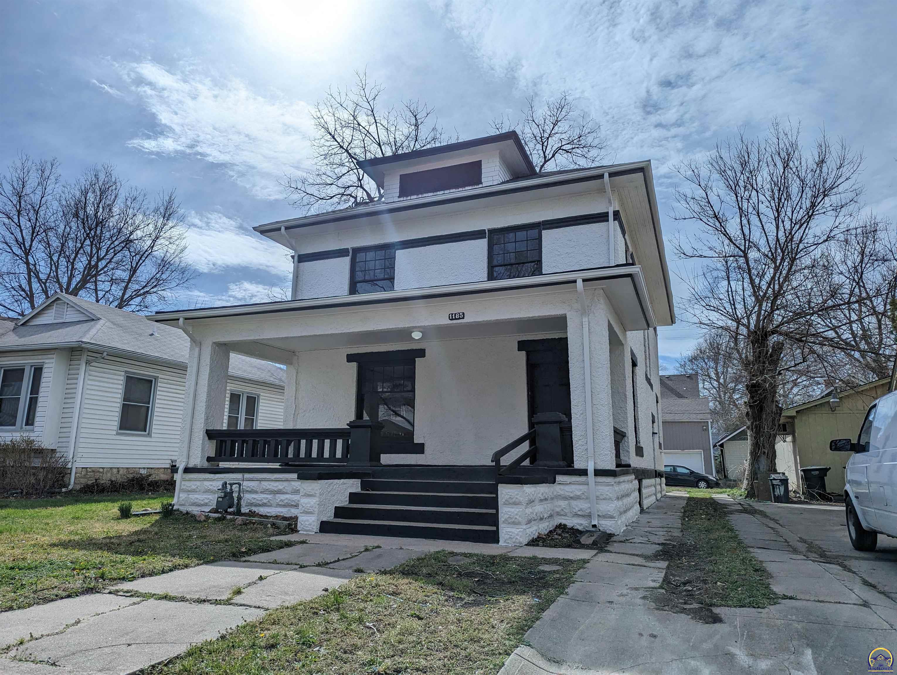 Topeka, Kansas 66604, United States, 3 Bedrooms Bedrooms, ,2 BathroomsBathrooms,Residential,Pending,62102