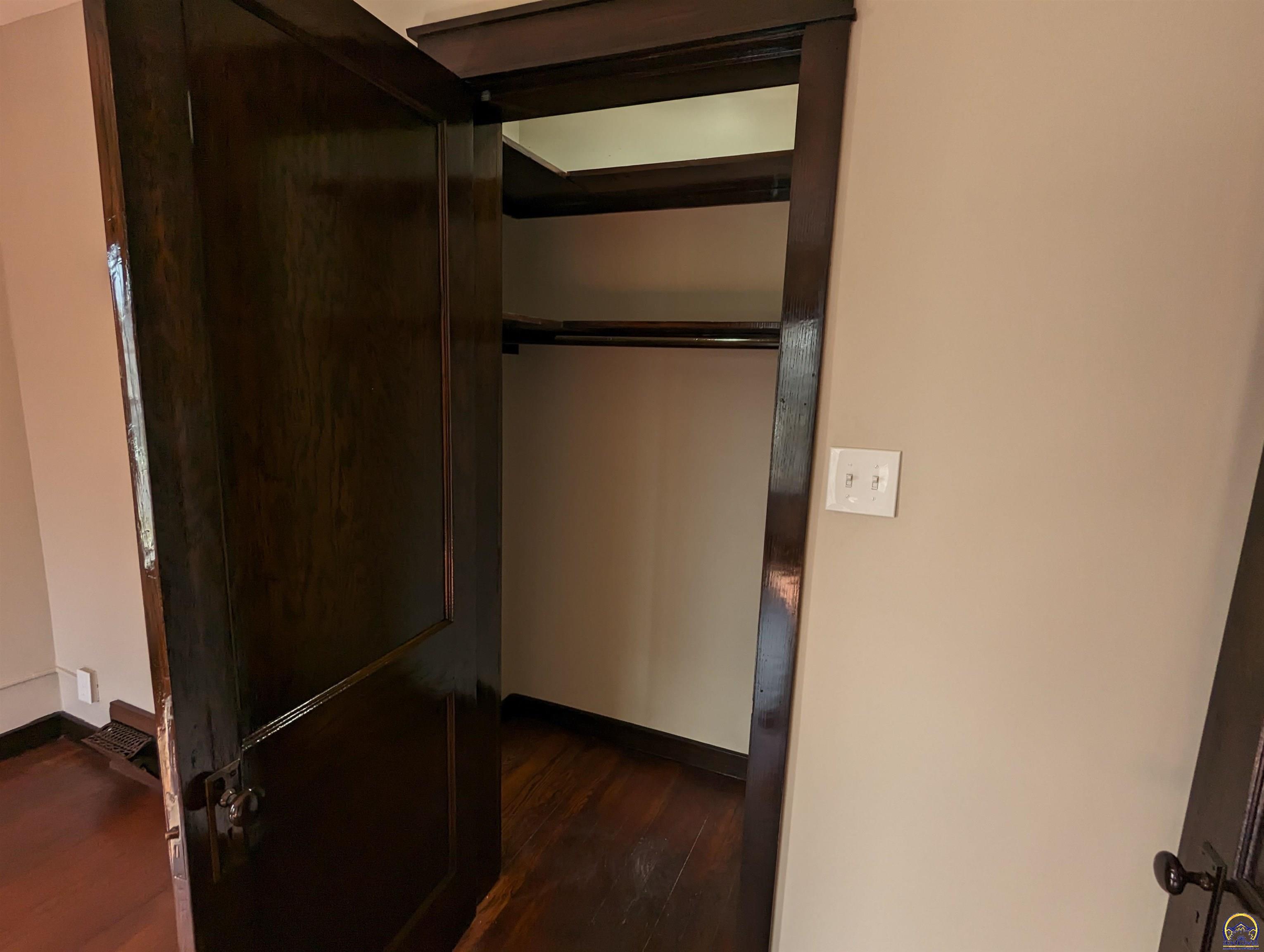 Topeka, Kansas 66604, United States, 3 Bedrooms Bedrooms, ,2 BathroomsBathrooms,Residential,Pending,62102