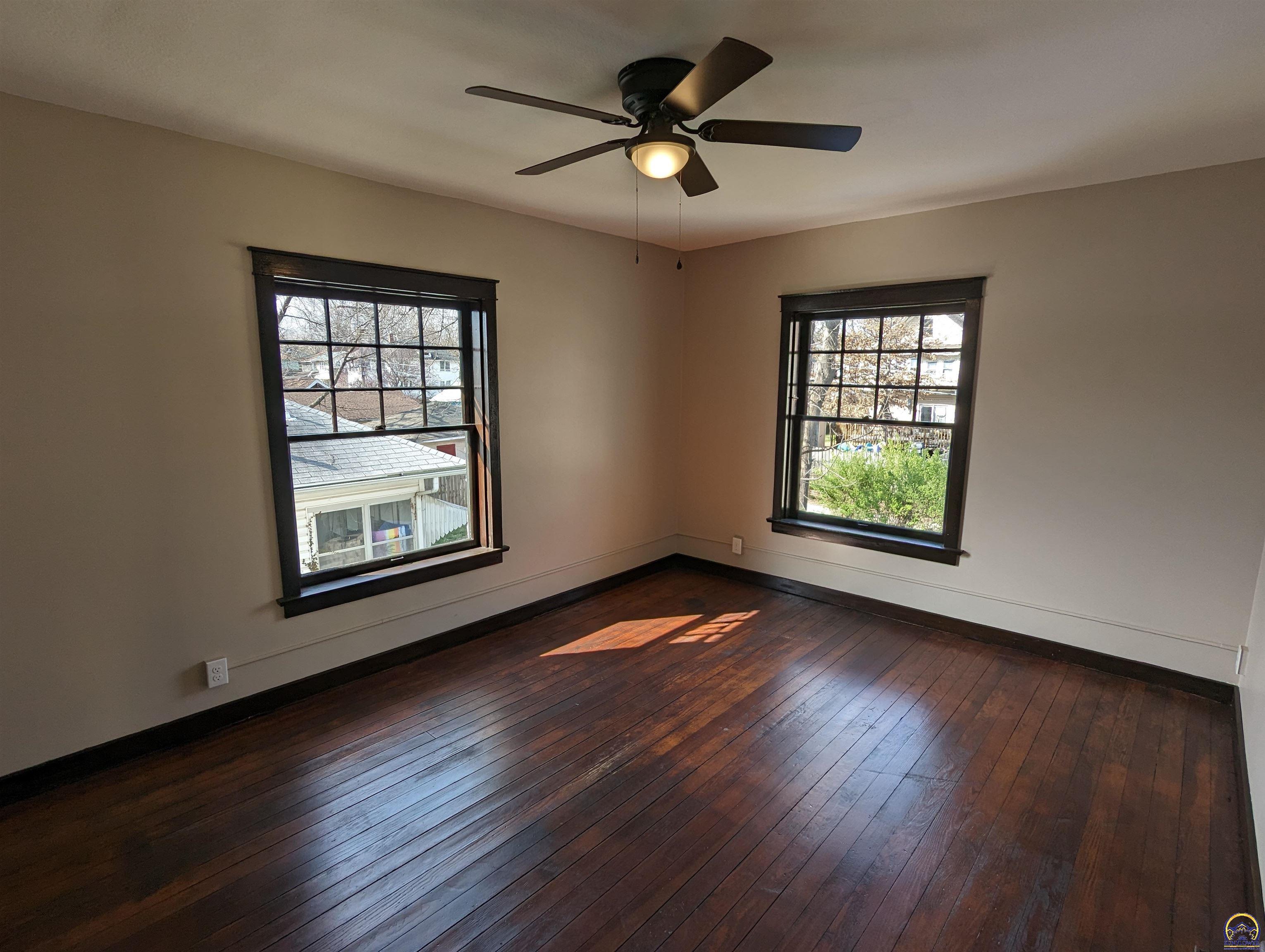 Topeka, Kansas 66604, United States, 3 Bedrooms Bedrooms, ,2 BathroomsBathrooms,Residential,Pending,62102