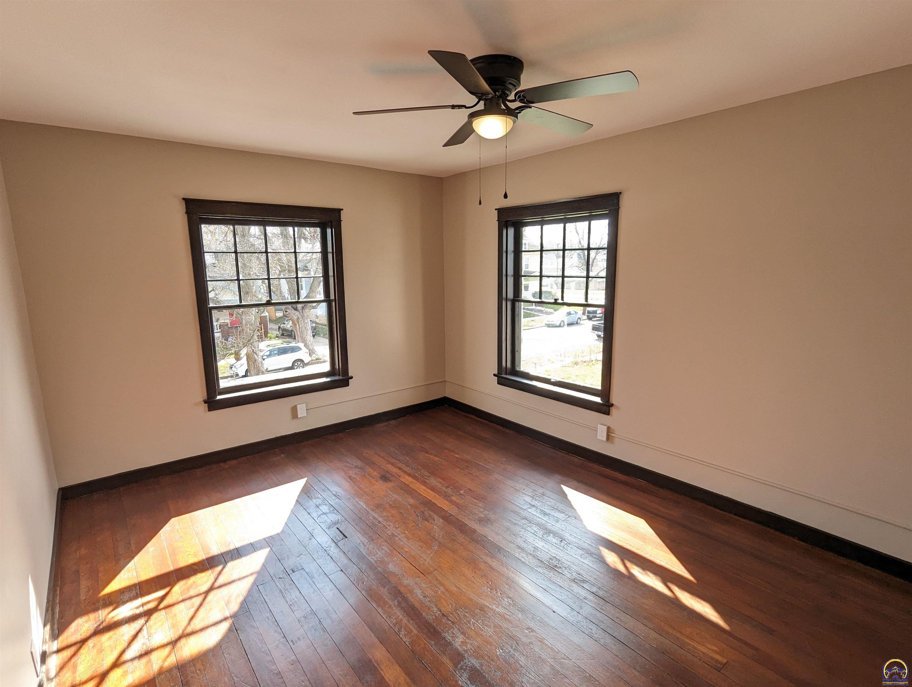 Topeka, Kansas 66604, United States, 3 Bedrooms Bedrooms, ,2 BathroomsBathrooms,Residential,Pending,62102