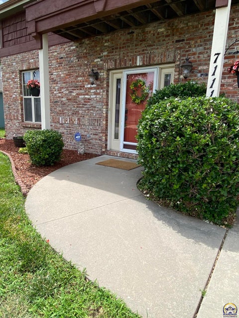 Tiny photo for 7111 SW Wheatfield Ln, Topeka, KS 66619 (MLS # 245103)