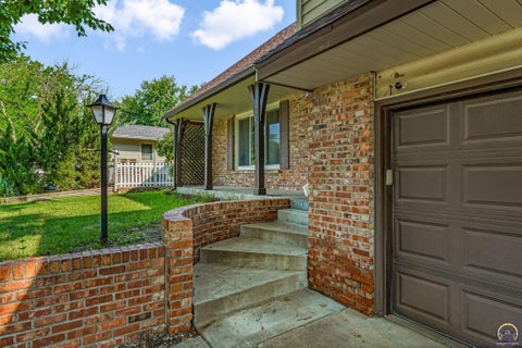 Tiny photo for 1950 SW Navajo Ln, Topeka, KS 66604 (MLS # 245890)
