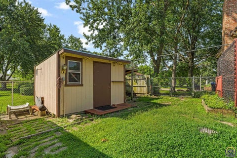 Tiny photo for 1950 SW Navajo Ln, Topeka, KS 66604 (MLS # 245890)