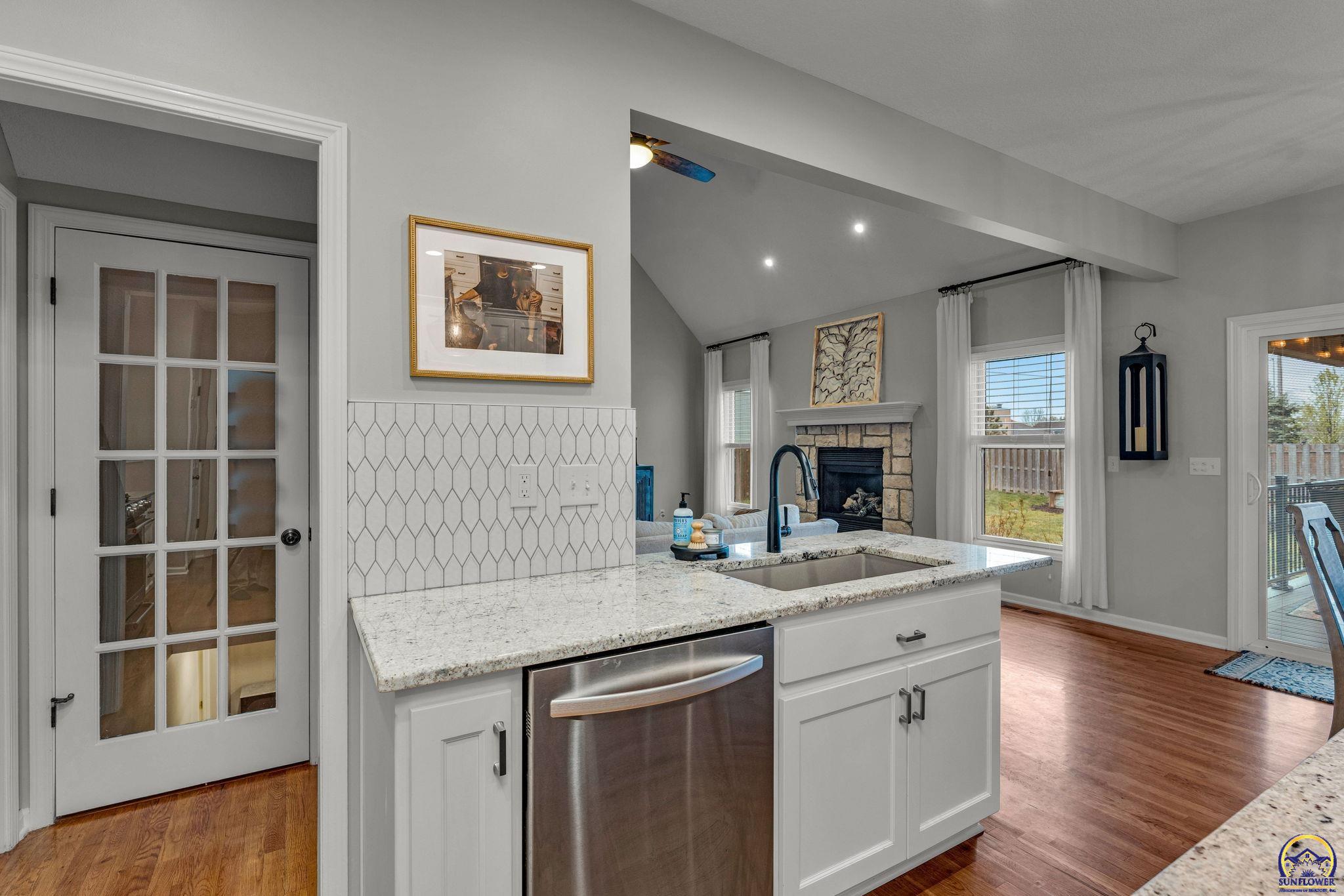 Topeka, Kansas 66614, United States, 5 Bedrooms Bedrooms, ,4 BathroomsBathrooms,Residential,Pending,61335