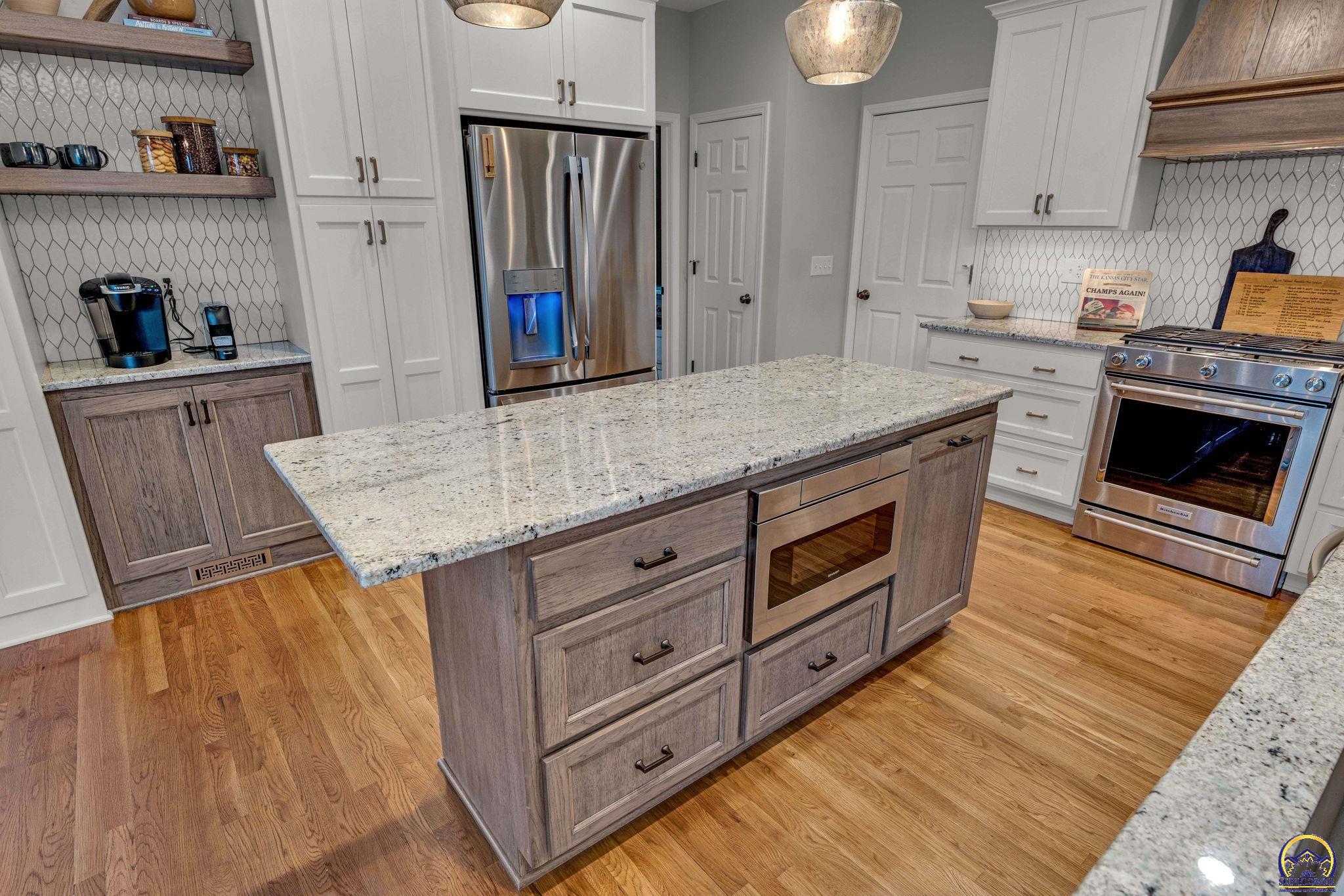 Topeka, Kansas 66614, United States, 5 Bedrooms Bedrooms, ,4 BathroomsBathrooms,Residential,Pending,61335