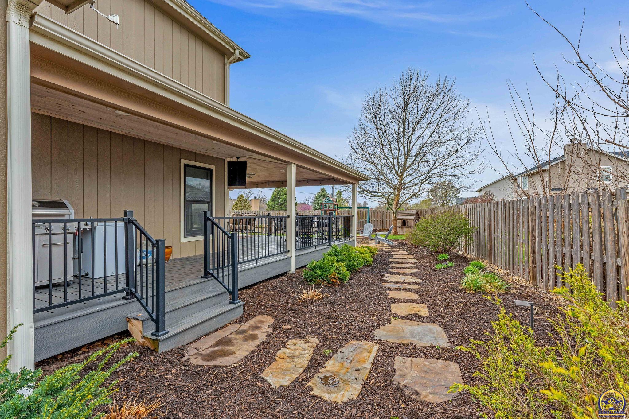 Topeka, Kansas 66614, United States, 5 Bedrooms Bedrooms, ,4 BathroomsBathrooms,Residential,Pending,61335