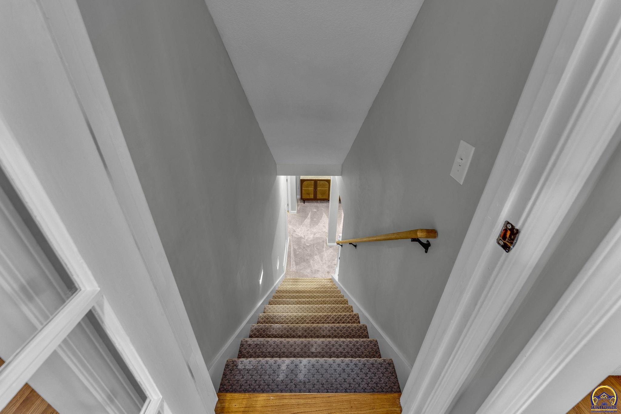 Topeka, Kansas 66614, United States, 5 Bedrooms Bedrooms, ,4 BathroomsBathrooms,Residential,Pending,61335