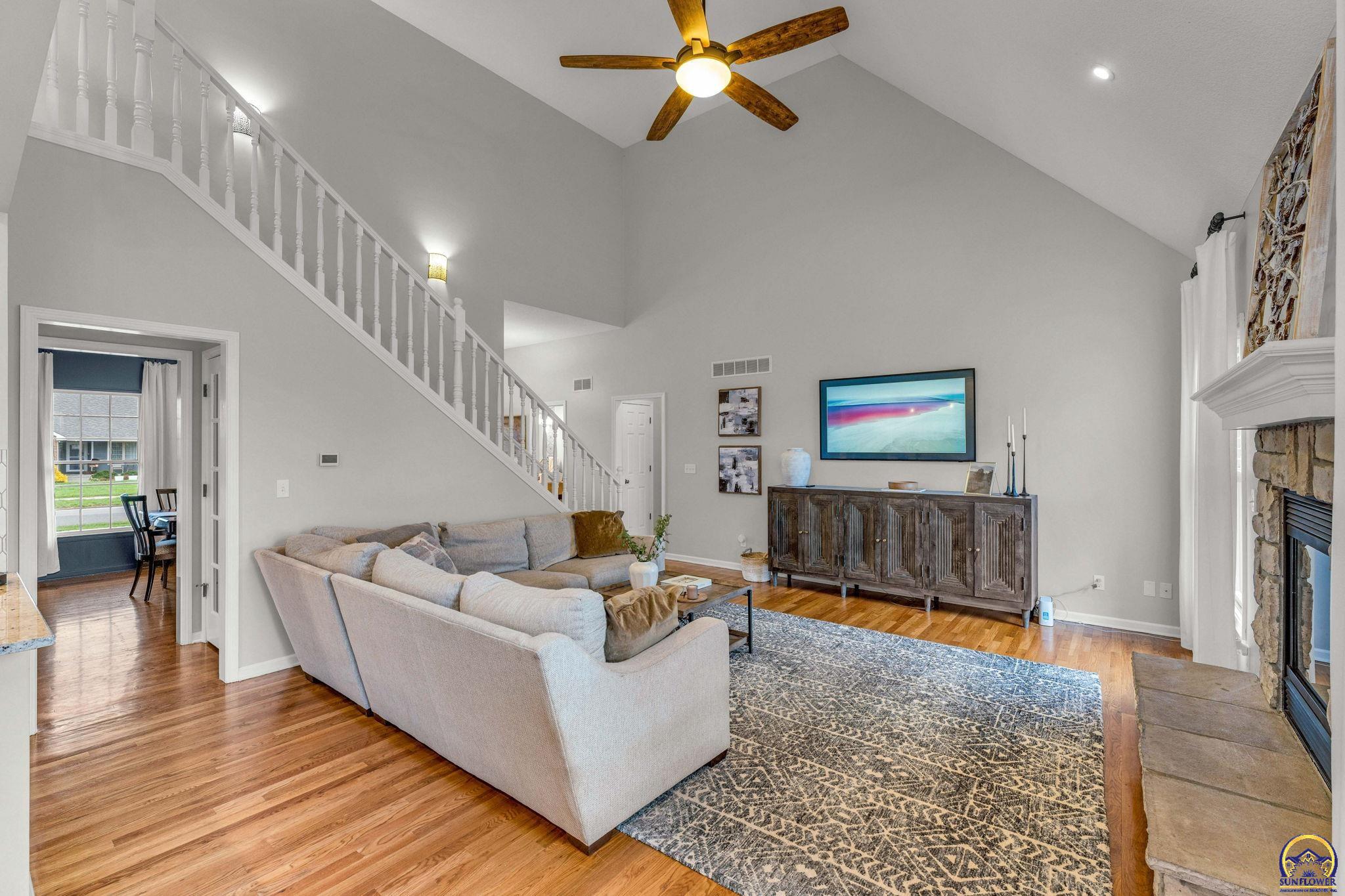 Topeka, Kansas 66614, United States, 5 Bedrooms Bedrooms, ,4 BathroomsBathrooms,Residential,Pending,61335