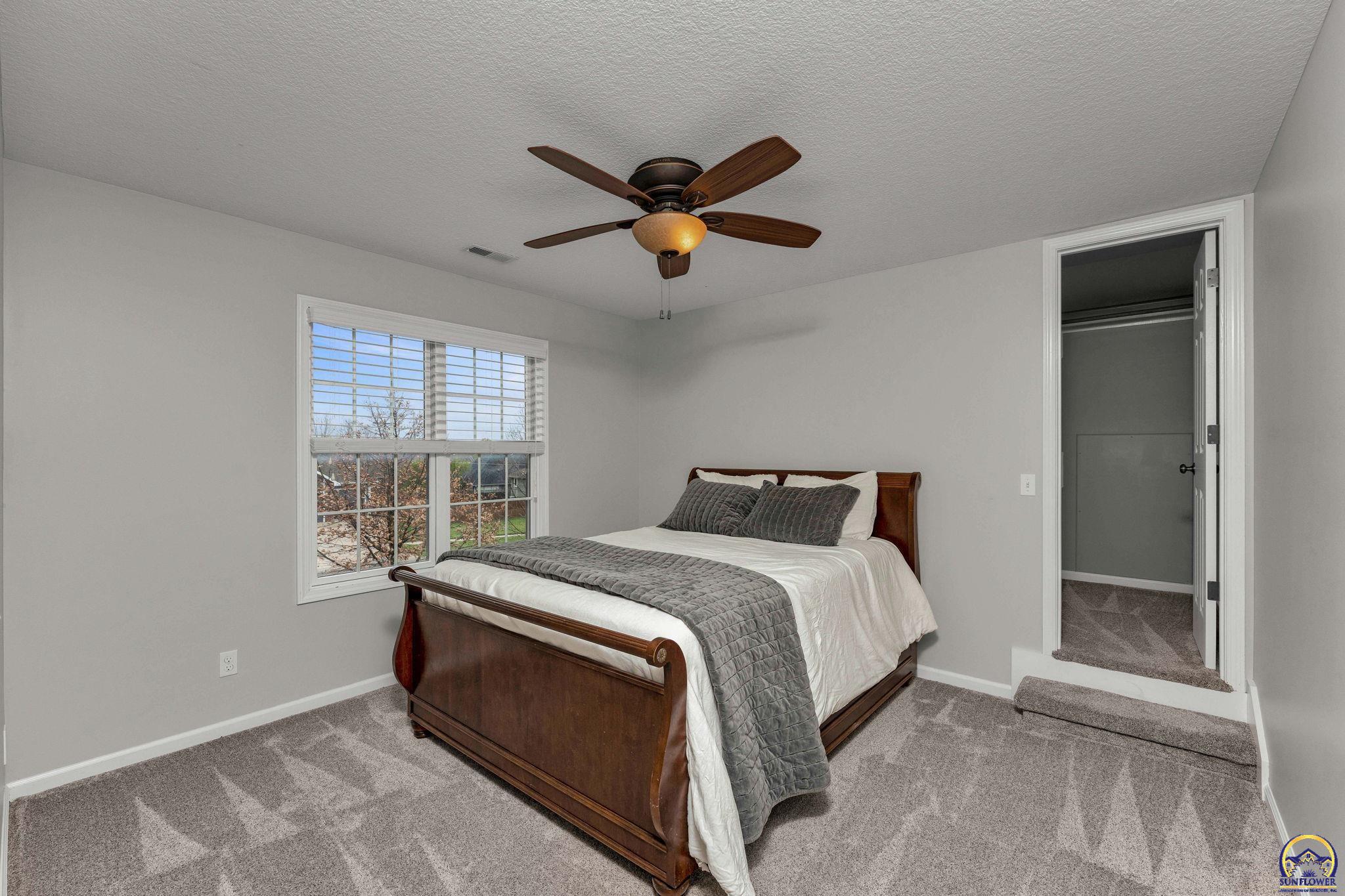 Topeka, Kansas 66614, United States, 5 Bedrooms Bedrooms, ,4 BathroomsBathrooms,Residential,Pending,61335