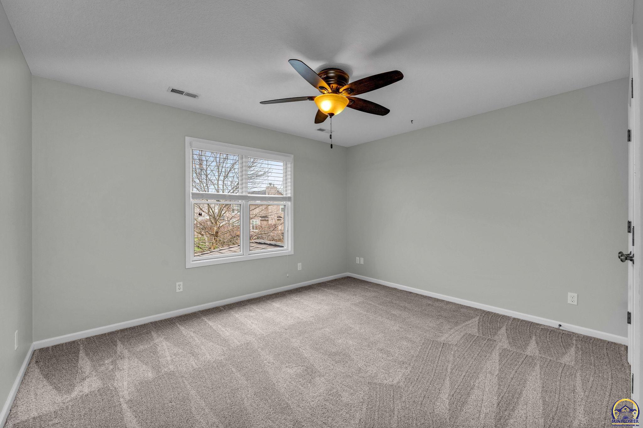 Topeka, Kansas 66614, United States, 5 Bedrooms Bedrooms, ,4 BathroomsBathrooms,Residential,Pending,61335