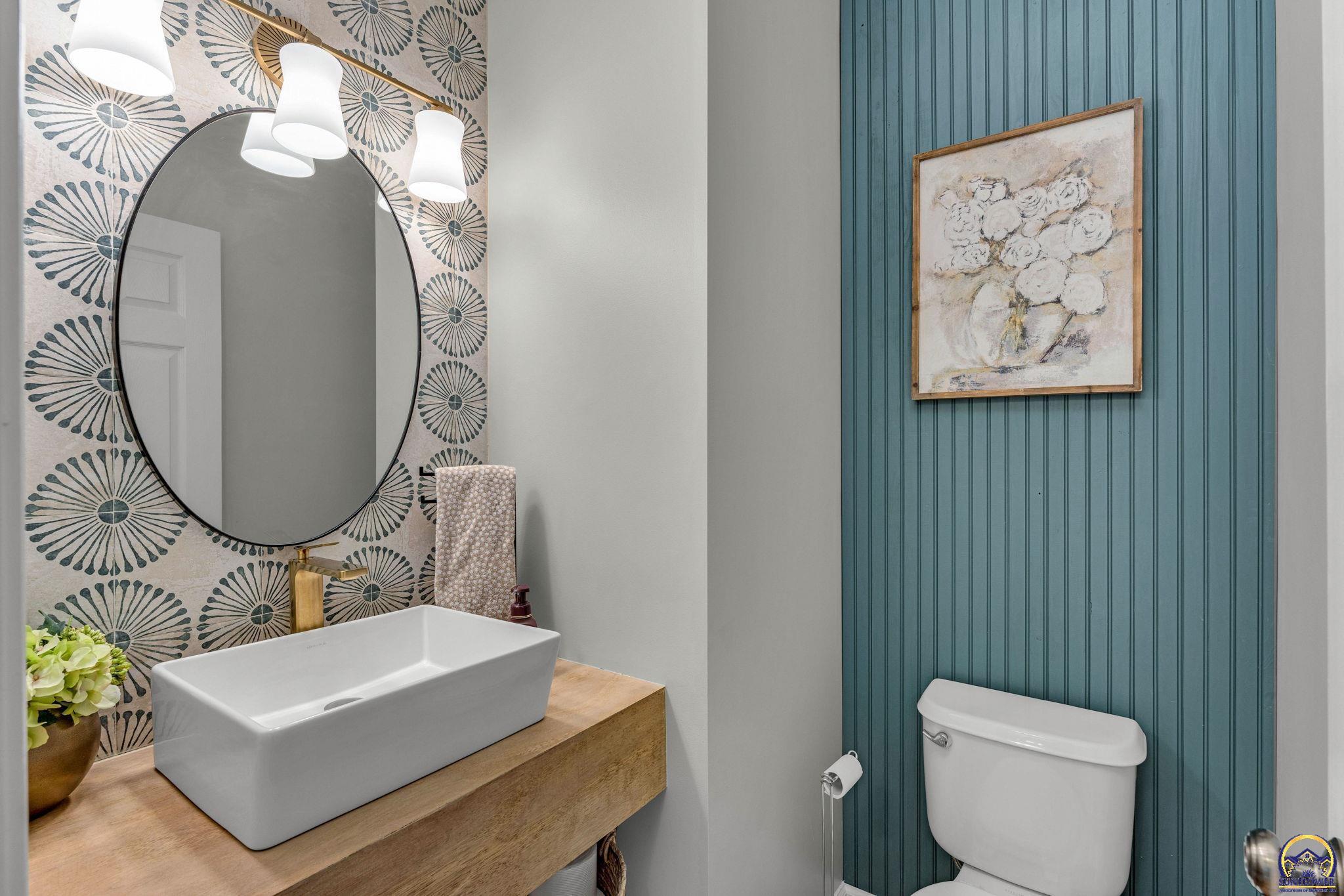 Topeka, Kansas 66614, United States, 5 Bedrooms Bedrooms, ,4 BathroomsBathrooms,Residential,Pending,61335