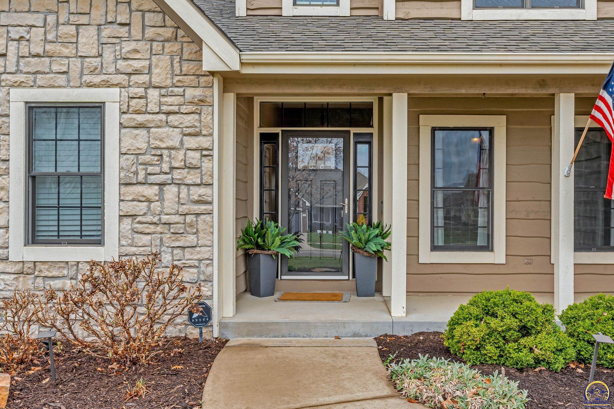 Topeka, Kansas 66614, United States, 5 Bedrooms Bedrooms, ,4 BathroomsBathrooms,Residential,Pending,61335