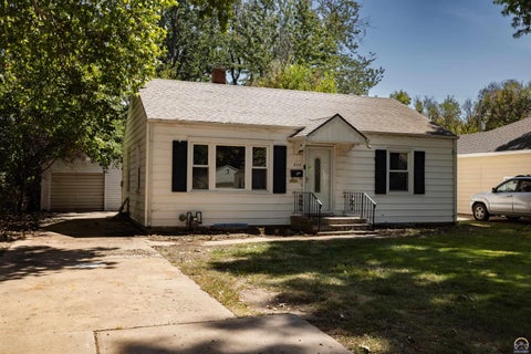 Tiny photo for 838 SW Webster Ave, Topeka, KS 66606 (MLS # 246330)