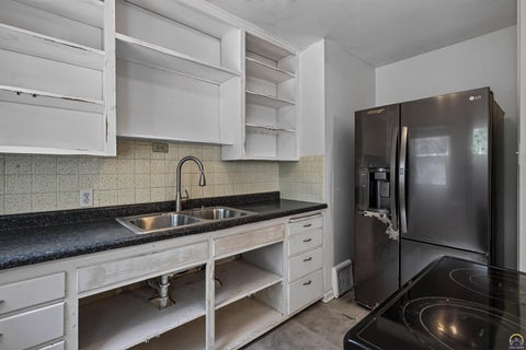 Tiny photo for 838 SW Webster Ave, Topeka, KS 66606 (MLS # 246330)