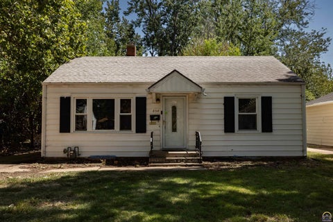 Tiny photo for 838 SW Webster Ave, Topeka, KS 66606 (MLS # 246330)