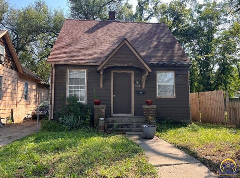 Photo of 1118 NE Quincy St, Topeka, KS 66608 (MLS # 246851)