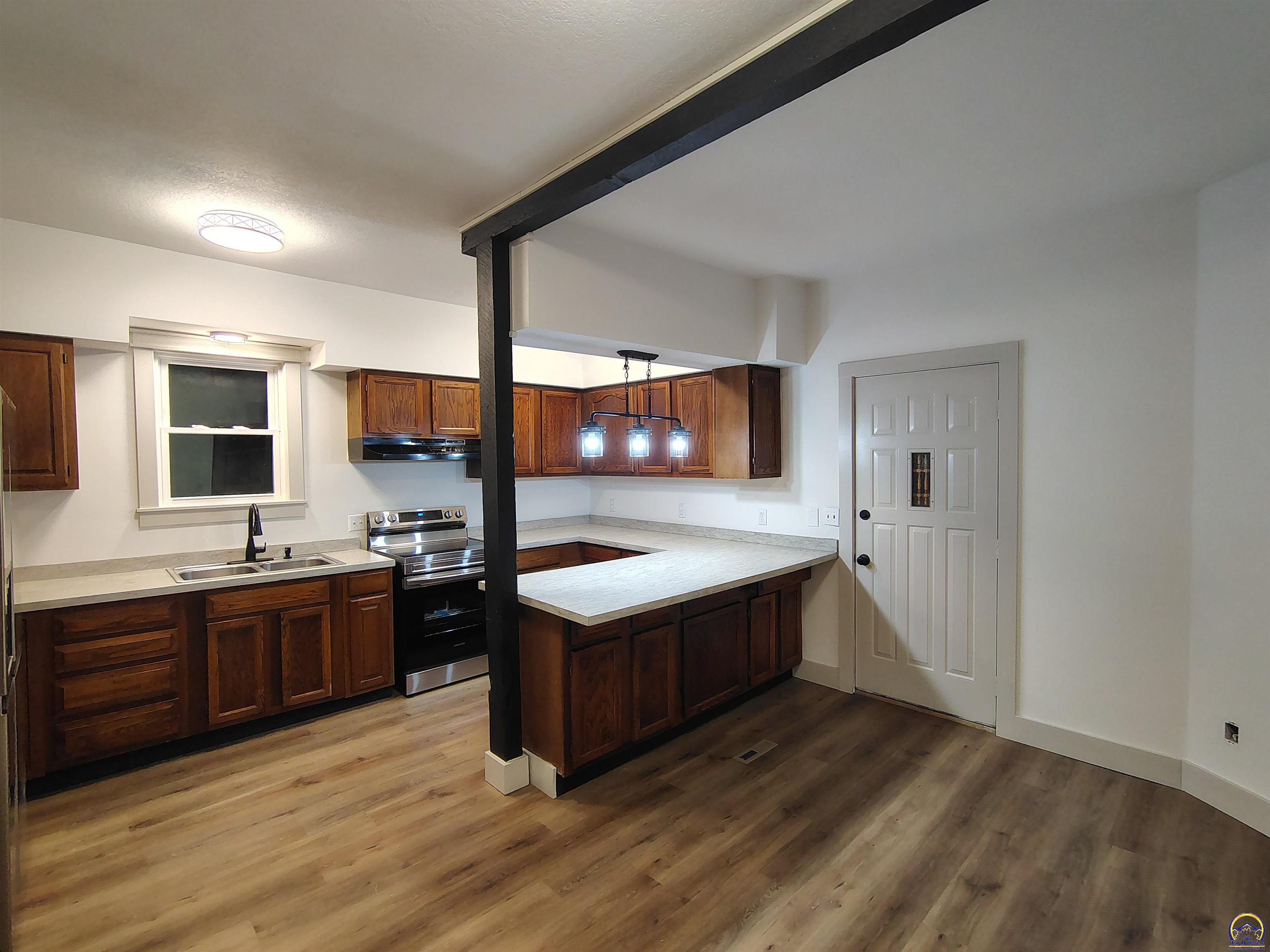 Topeka, Kansas 66616, United States, 3 Bedrooms Bedrooms, ,2 BathroomsBathrooms,Residential,Pending,118701